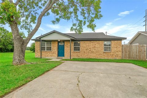 Single Family Residence in Texas City TX 3108 Texas Avenue.jpg