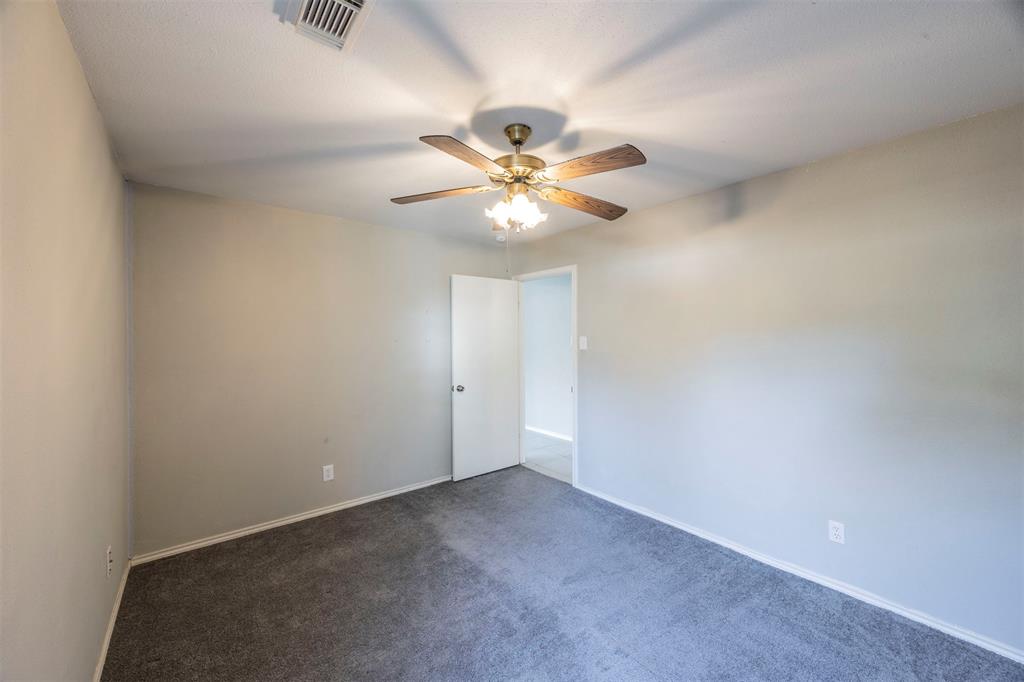 9402 Calwood Circle, Spring, Texas image 10