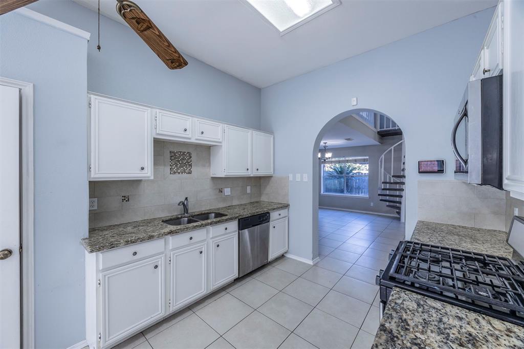 9402 Calwood Circle, Spring, Texas image 2