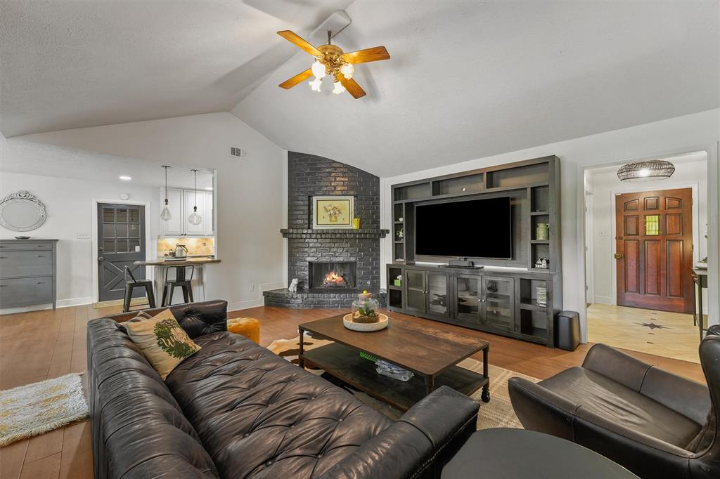 1108 Myrtlewood Drive, Friendswood, Texas image 9