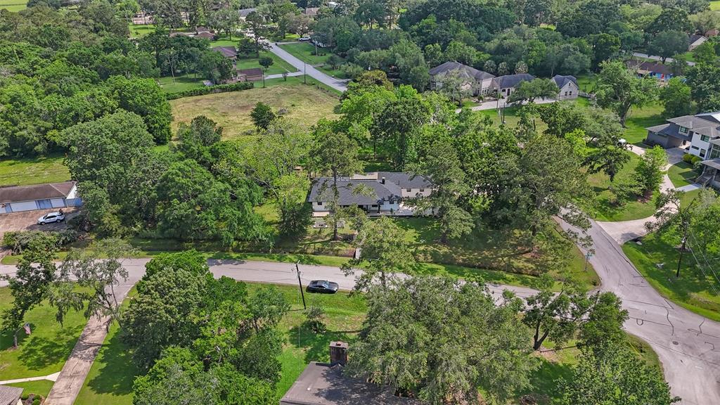 1108 Myrtlewood Drive, Friendswood, Texas image 2