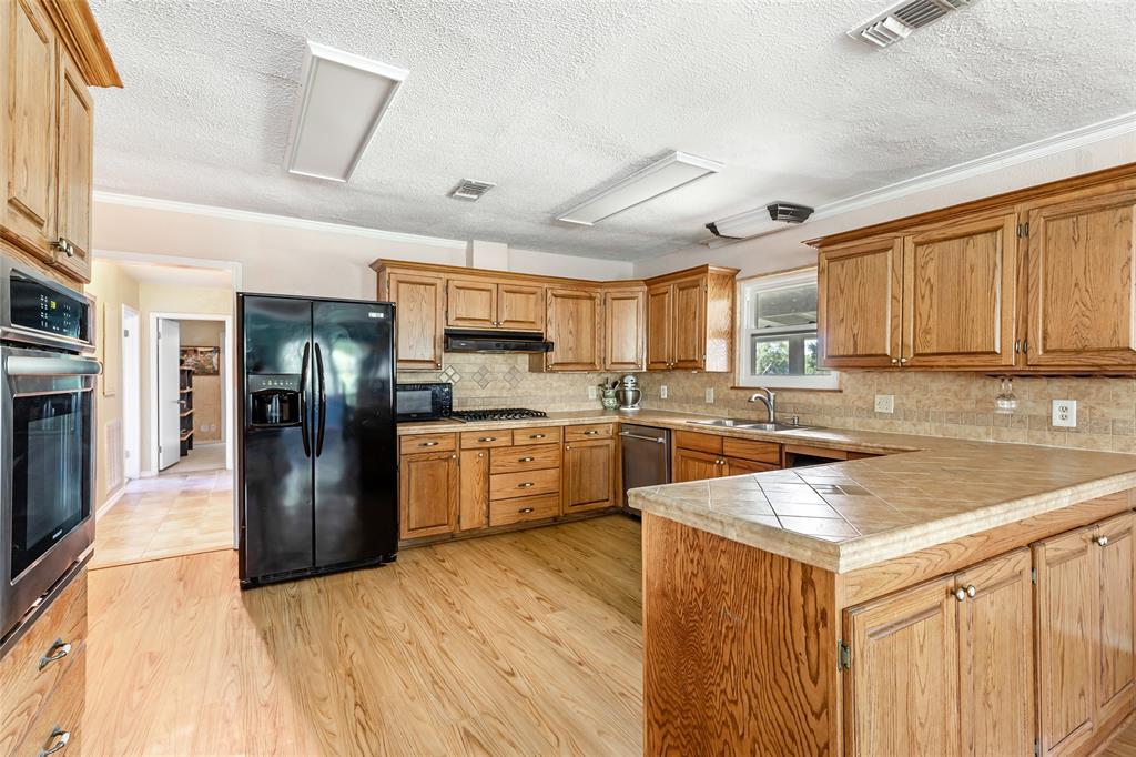 603 Shady Glen Drive, Anahuac, Texas image 11
