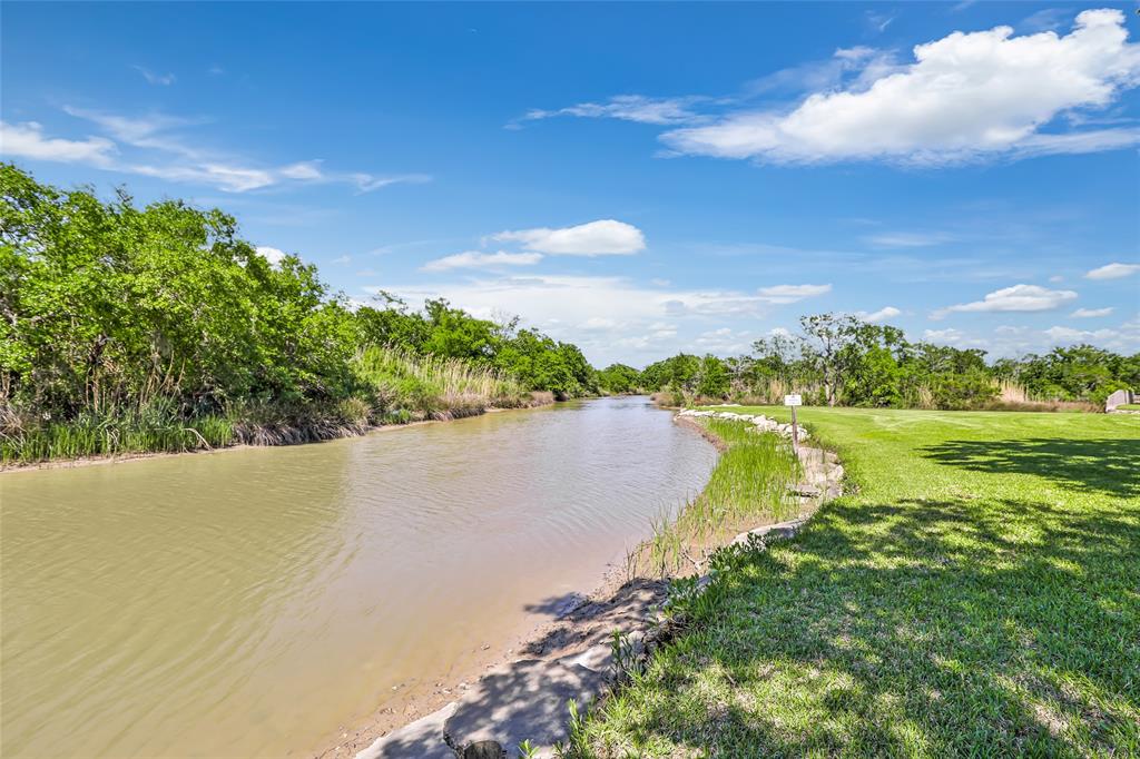 603 Shady Glen Drive, Anahuac, Texas image 6
