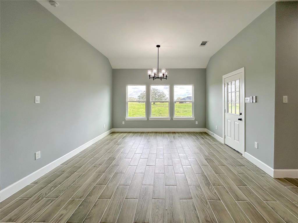 1068 Quarter Horse Trail, Angleton, Texas image 10