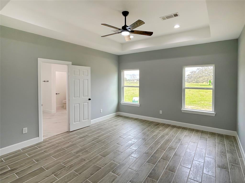1068 Quarter Horse Trail, Angleton, Texas image 12