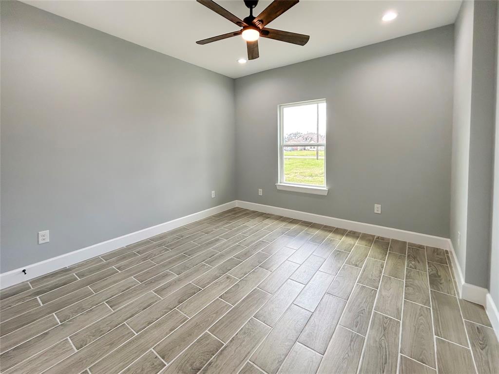 1068 Quarter Horse Trail, Angleton, Texas image 19