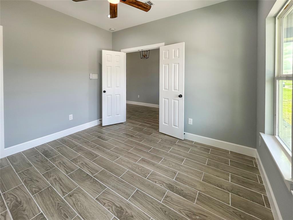 1068 Quarter Horse Trail, Angleton, Texas image 11