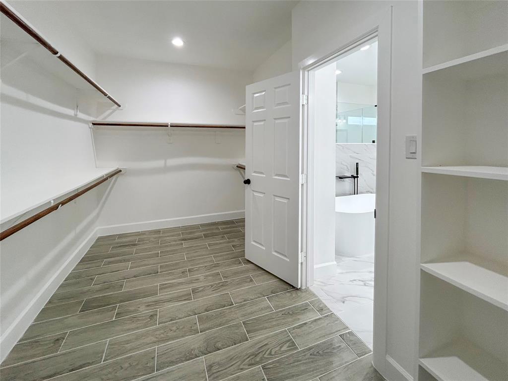 1068 Quarter Horse Trail, Angleton, Texas image 18