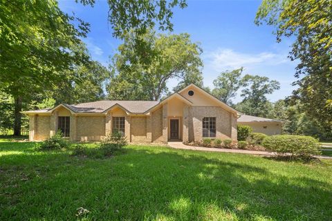 Single Family Residence in Conroe TX 4965 Andershire Drive.jpg