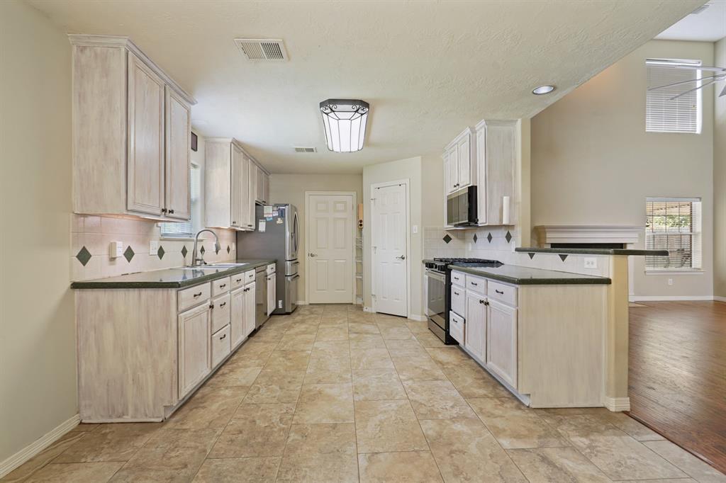 6001 S Fawnlake Drive, Katy, Texas image 9