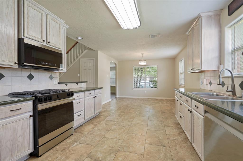 6001 S Fawnlake Drive, Katy, Texas image 11