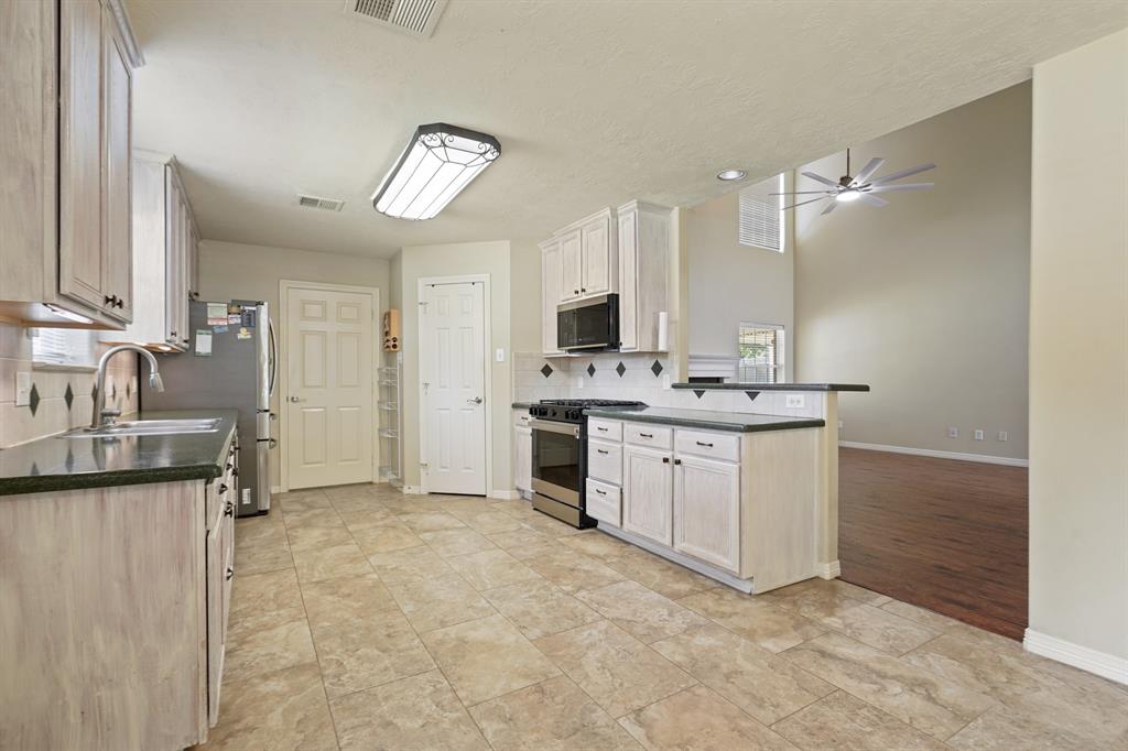 6001 S Fawnlake Drive, Katy, Texas image 10