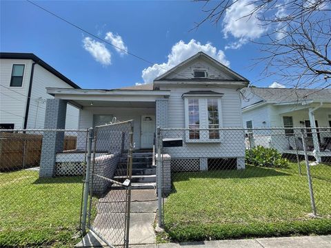 Photo of 1907 Common Street, Houston, TX 77009 (MLS # 16960765) Photo of 1907 Common Street, Houston, TX 77009 (MLS # 16960765)