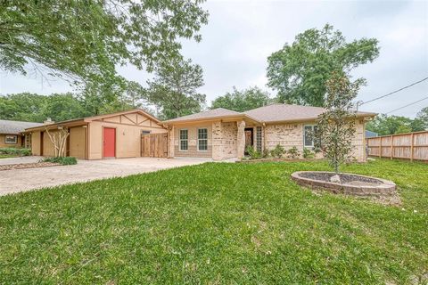 Single Family Residence in Dickinson TX 12425 Pine Oak Drive 32.jpg