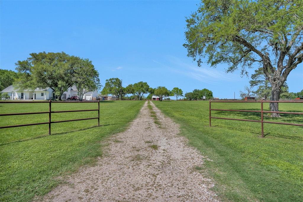29210 Walker Lane Ln, Fulshear, Texas image 6