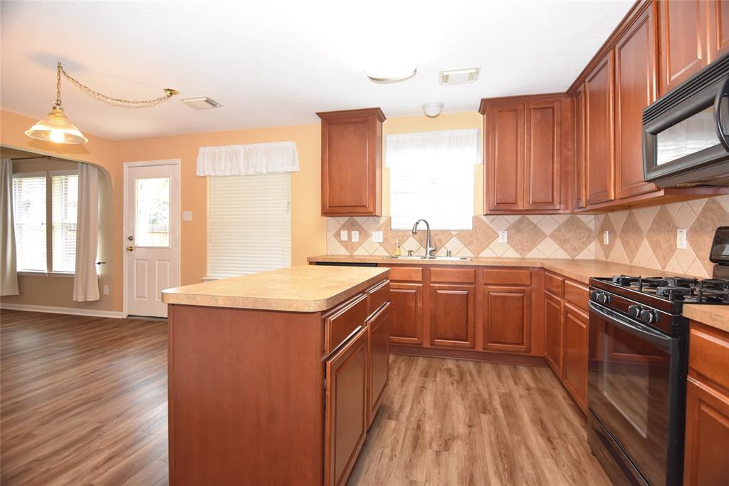 9619 Babbling Spring Court, Tomball, Texas image 9