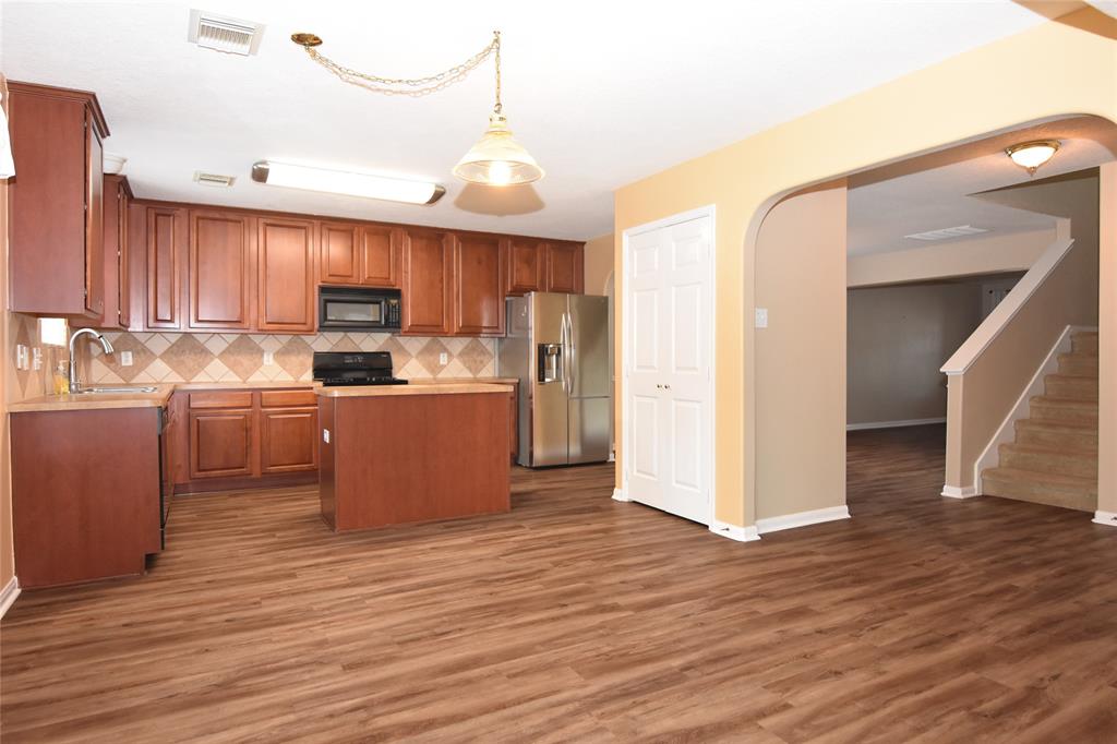 9619 Babbling Spring Court, Tomball, Texas image 11