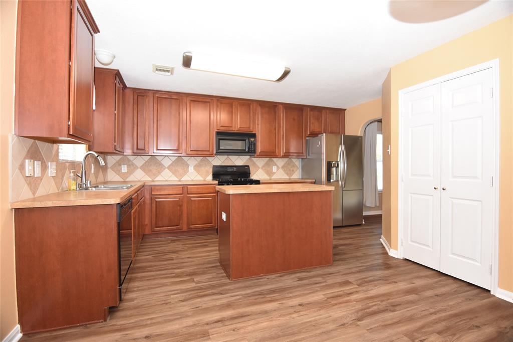 9619 Babbling Spring Court, Tomball, Texas image 8