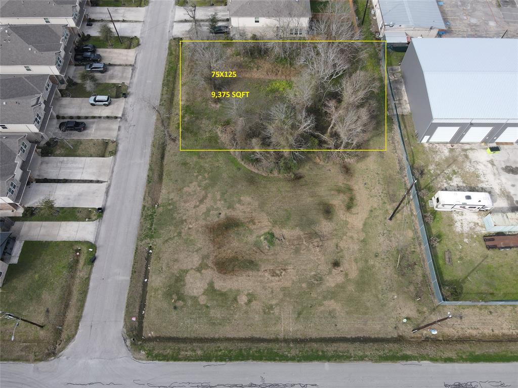 N 1st Street, La Porte, Texas image 3
