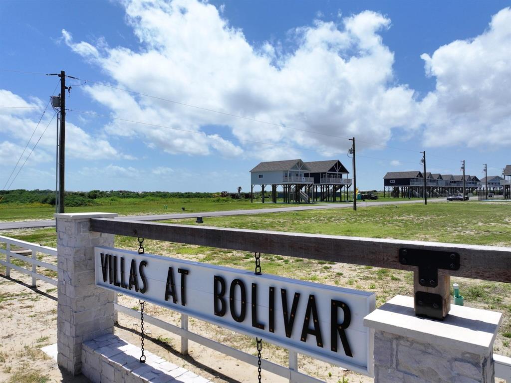 1025 Sunset Circle W