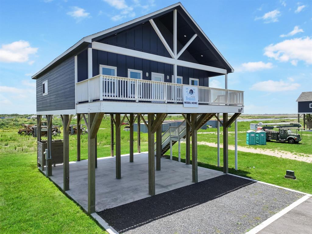 1025 Sunset Circle W