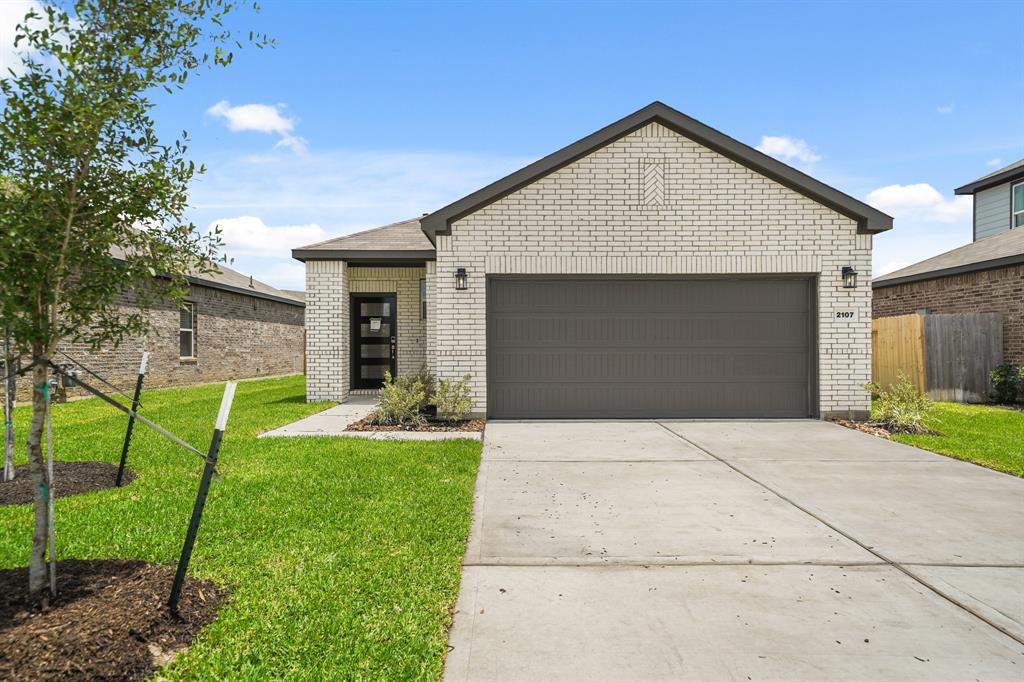 2107 Spyglass Drive, Navasota, Texas image 1