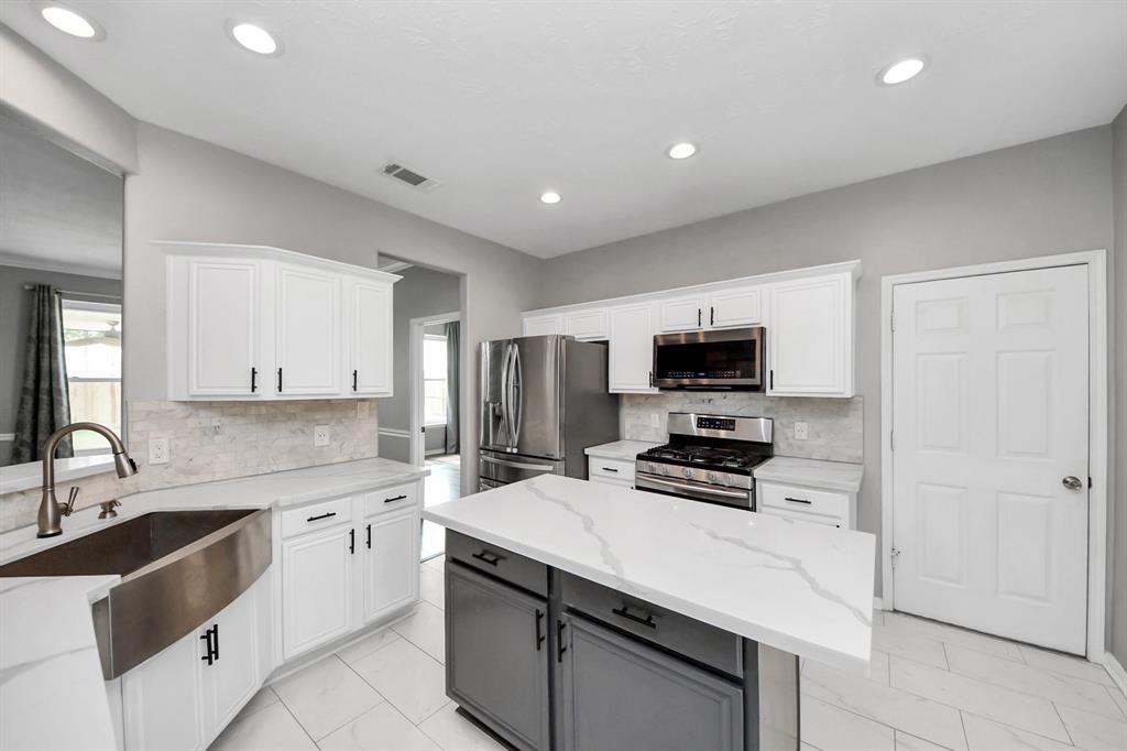 11027 Collingswood Drive, La Porte, Texas image 9
