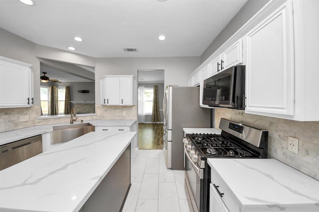 11027 Collingswood Drive, La Porte, Texas image 10
