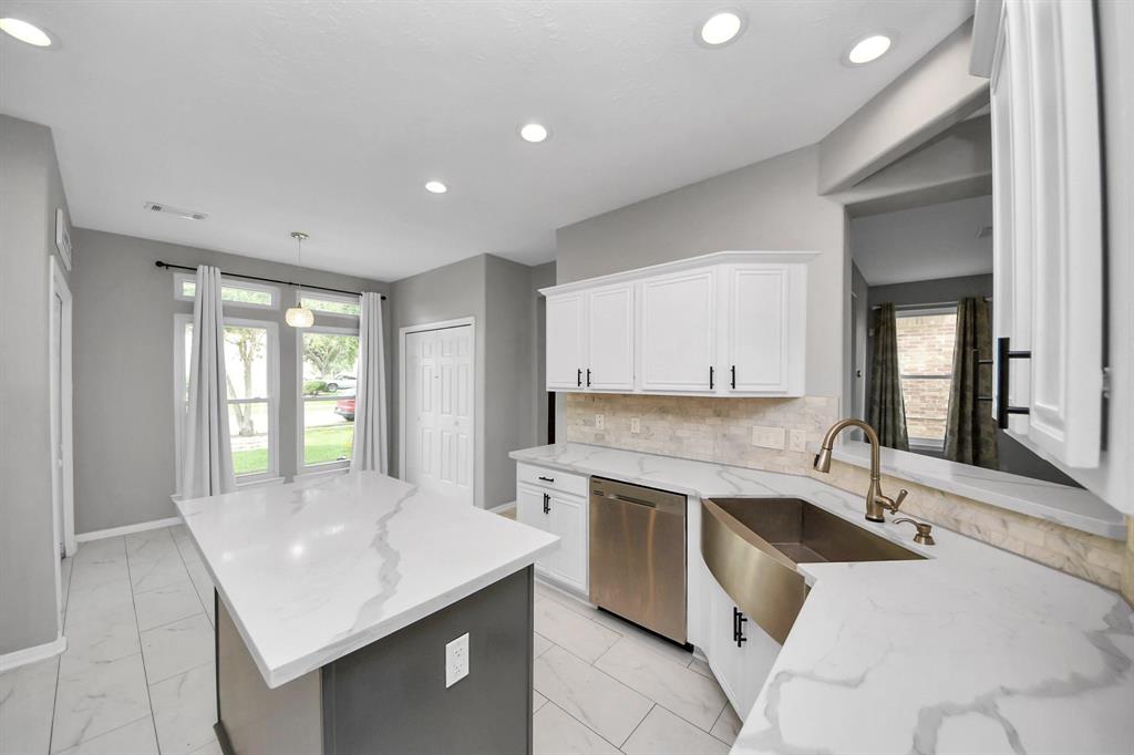 11027 Collingswood Drive, La Porte, Texas image 11