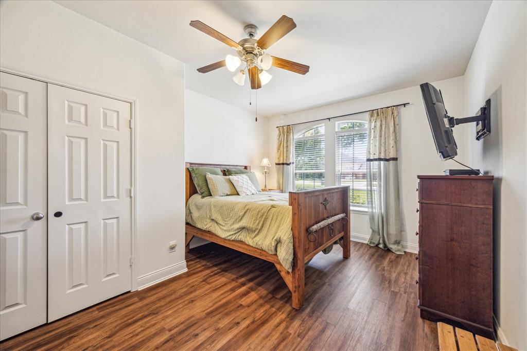 2414 Lakeway Drive, Friendswood, Texas image 20