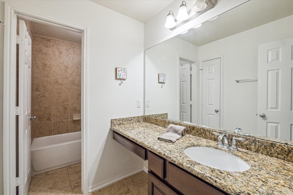 2414 Lakeway Drive, Friendswood, Texas image 27