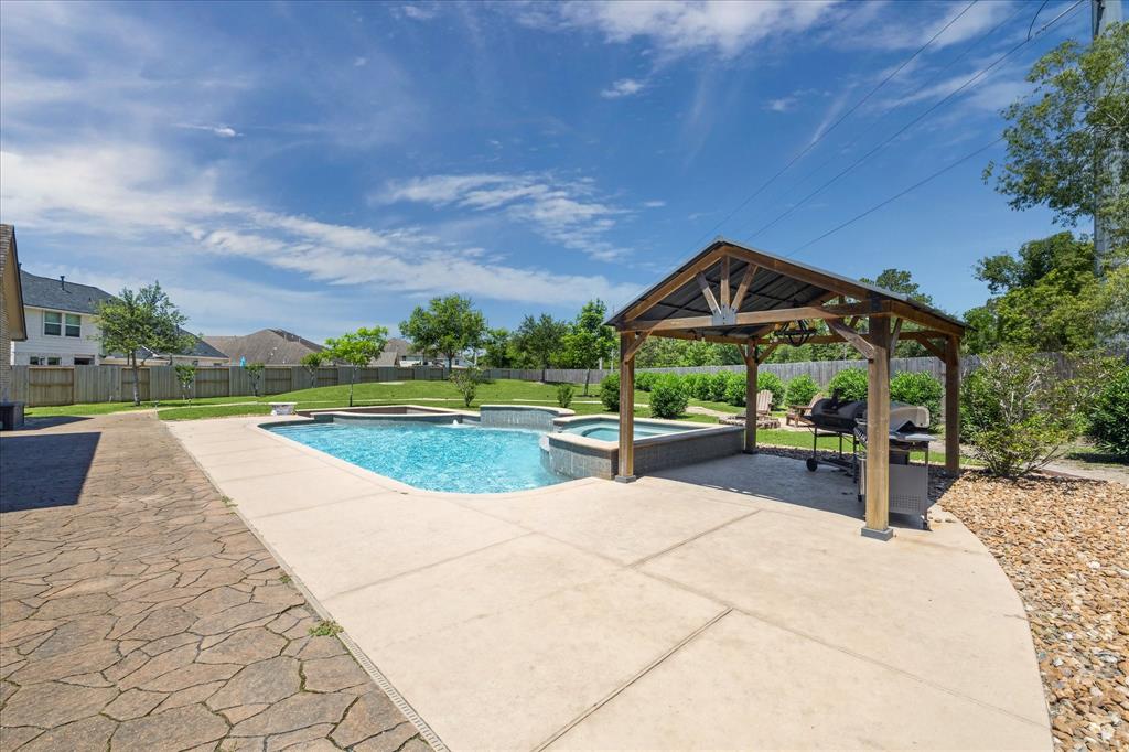 2414 Lakeway Drive, Friendswood, Texas image 36