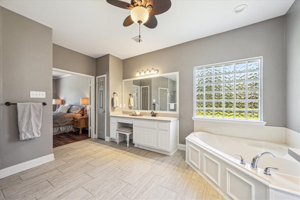 2414 Lakeway Drive, Friendswood, Texas image 19