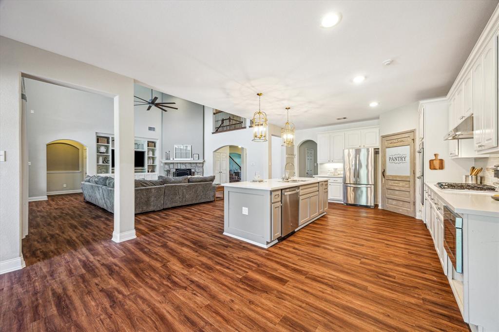 2414 Lakeway Drive, Friendswood, Texas image 9