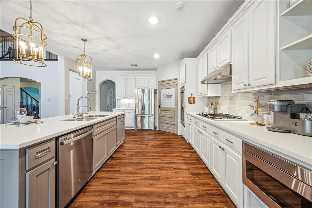 2414 Lakeway Drive, Friendswood, Texas image 8