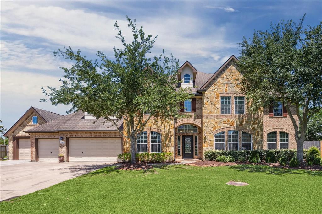 2414 Lakeway Drive, Friendswood, Texas image 1