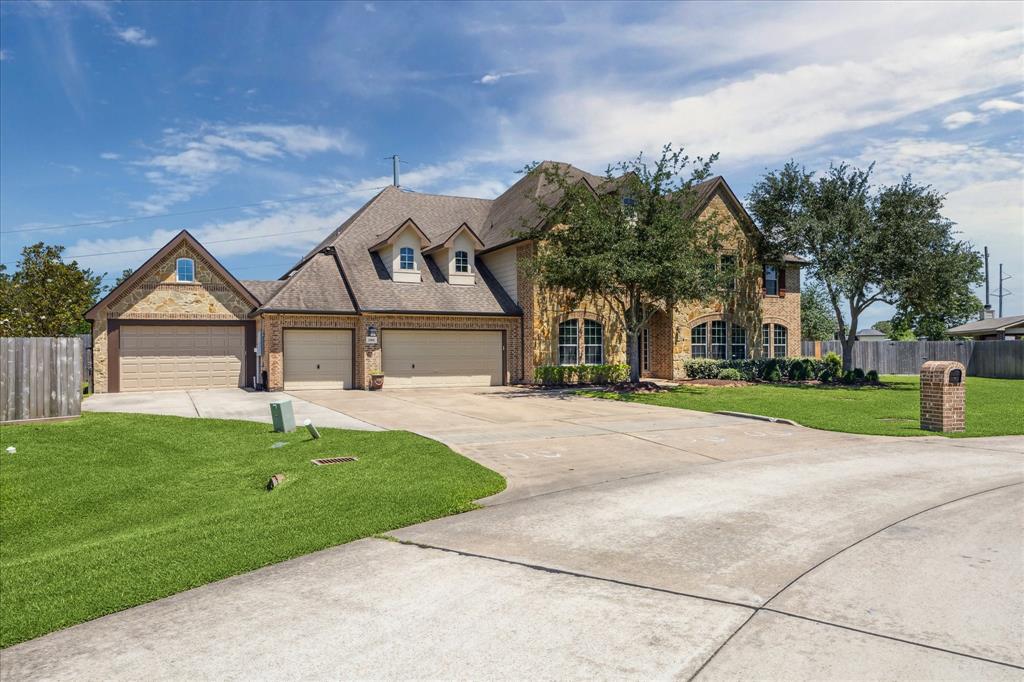 2414 Lakeway Drive, Friendswood, Texas image 3
