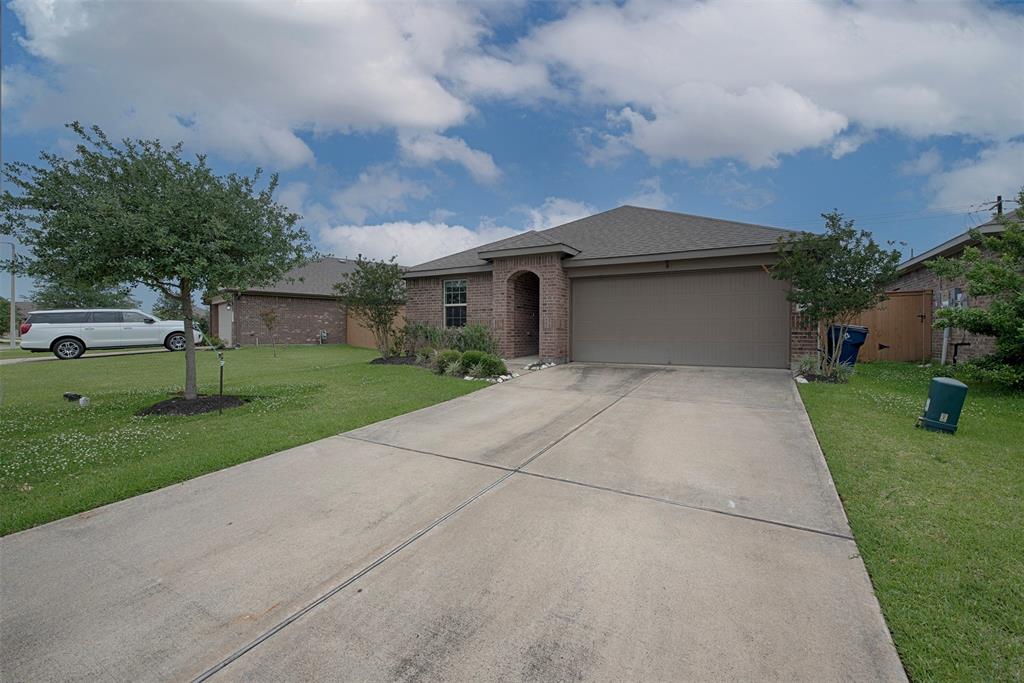2128 Del Mar Drive, Texas City, Texas image 2