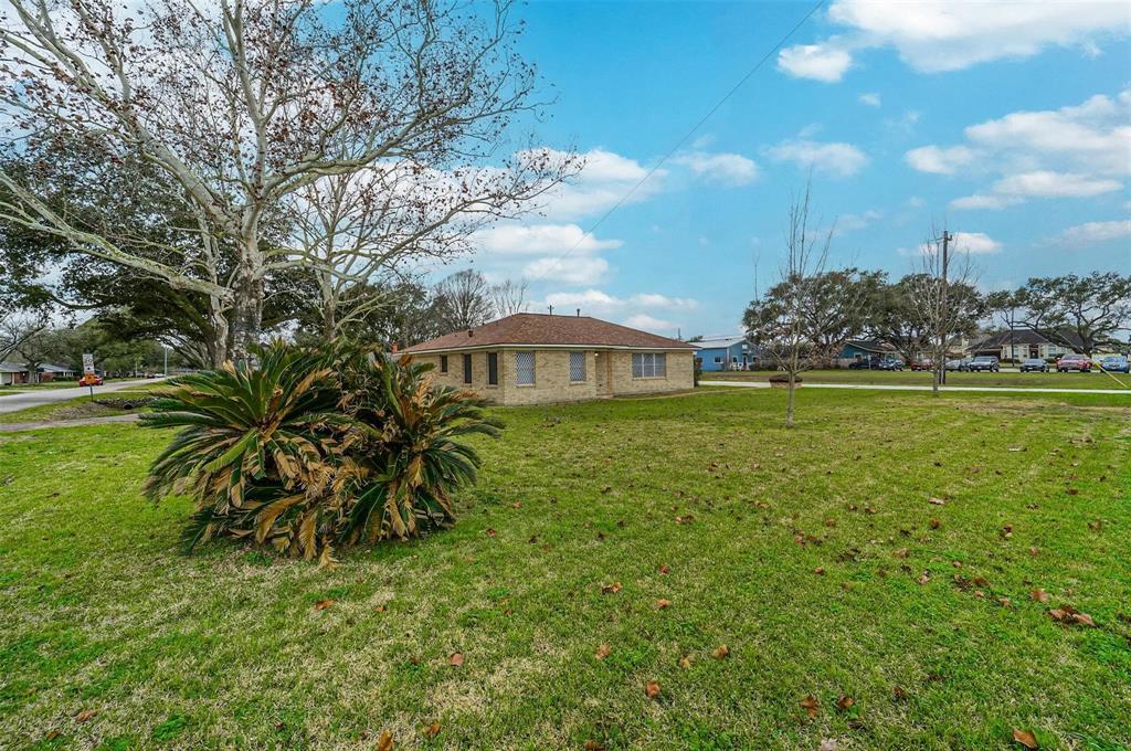 4418 W Pasadena Boulevard, Deer Park, Texas image 32