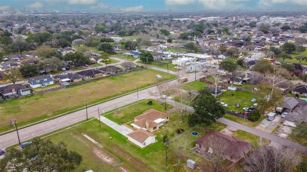 4418 W Pasadena Boulevard, Deer Park, Texas image 3