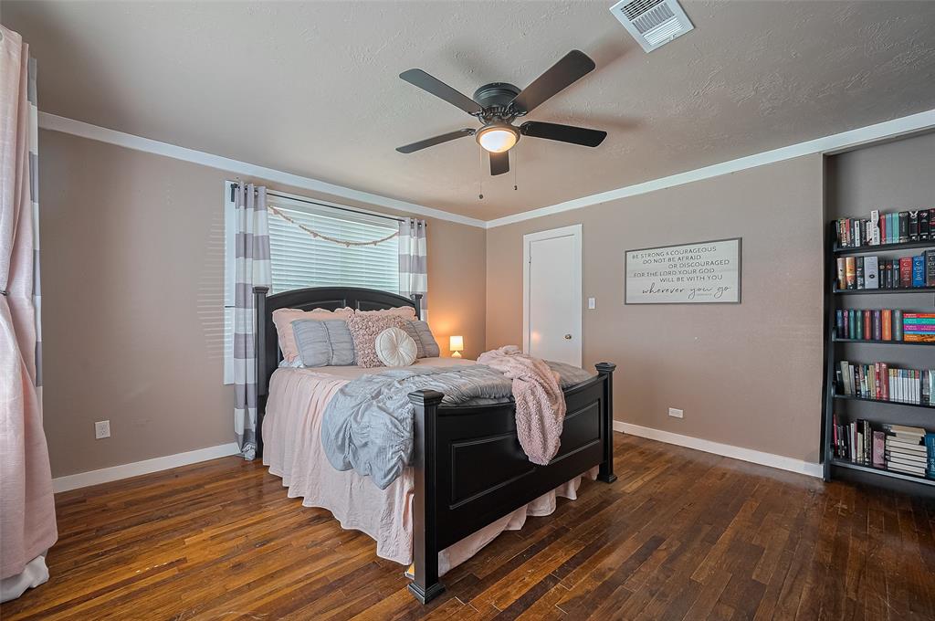 708 Sam Houston Avenue, Huntsville, Texas image 20