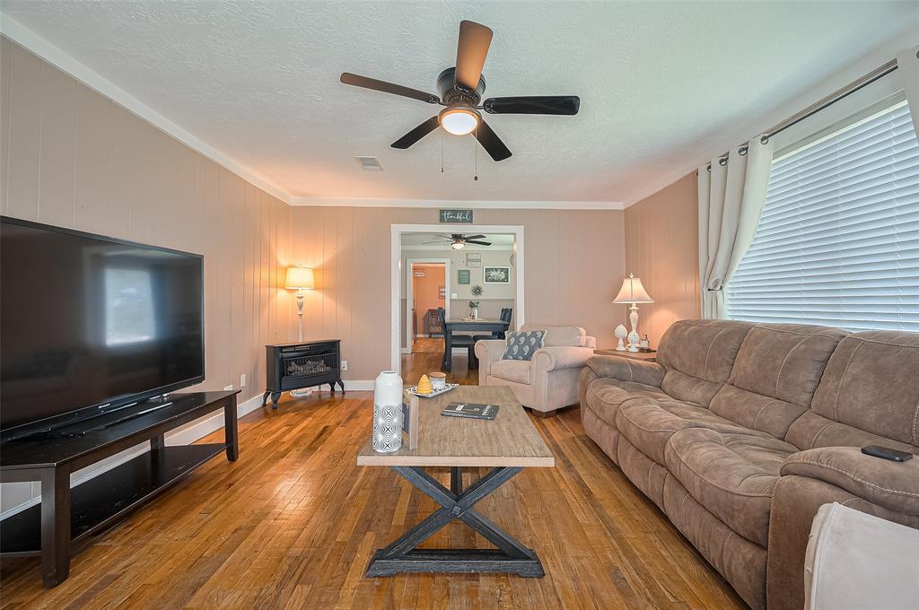 708 Sam Houston Avenue, Huntsville, Texas image 9