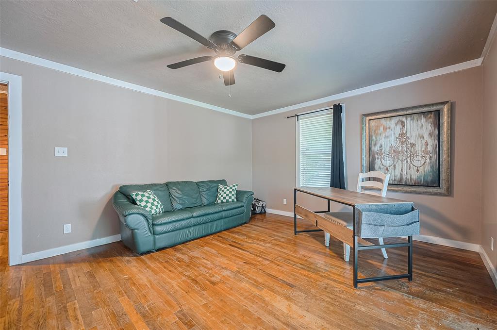 708 Sam Houston Avenue, Huntsville, Texas image 21