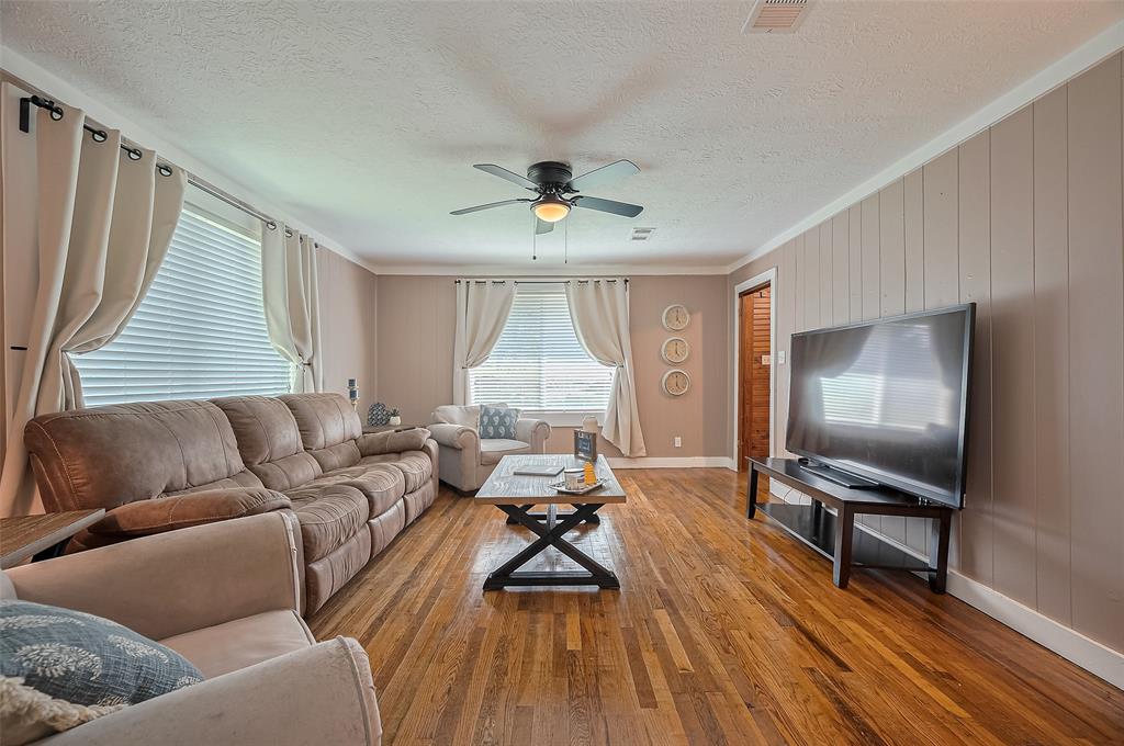 708 Sam Houston Avenue, Huntsville, Texas image 10