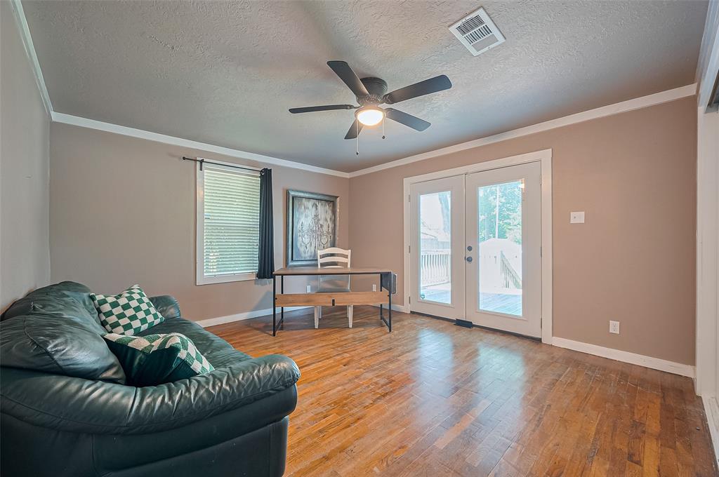 708 Sam Houston Avenue, Huntsville, Texas image 30