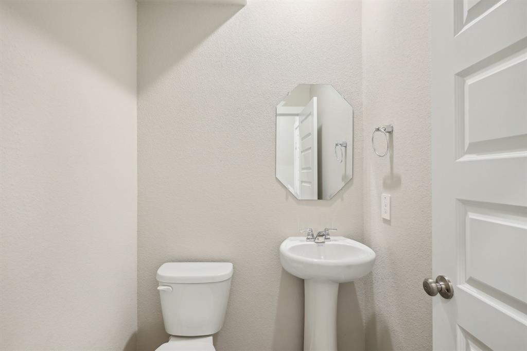 578 Avisa Drive, Kemah, Texas image 14
