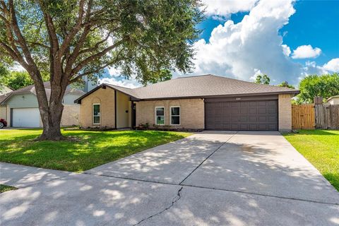 Photo of 320 Creek Bend Drive, League City, TX 77573 (MLS # 56744702)