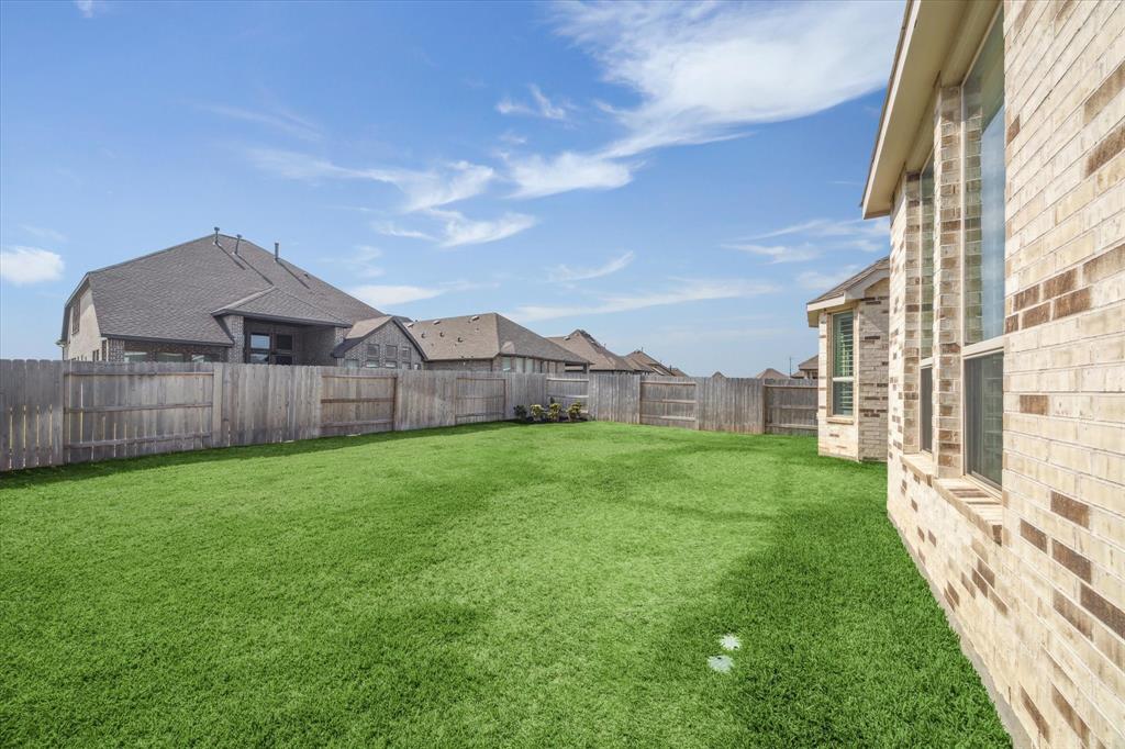 1024 Goose Creek Street, Webster, Texas image 27