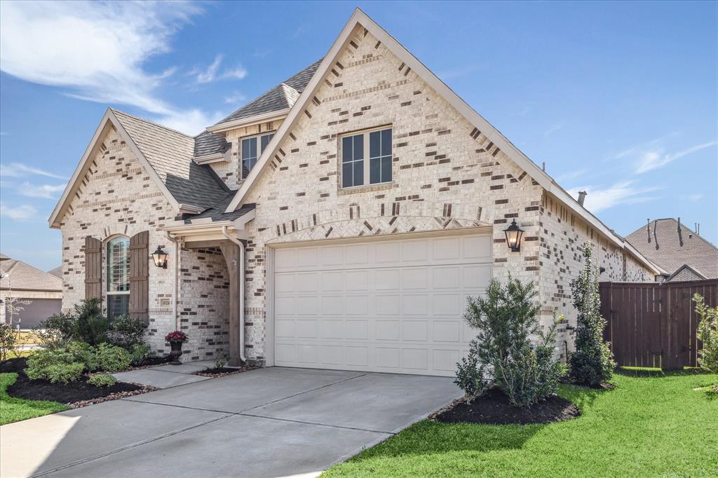 1024 Goose Creek Street, Webster, Texas image 3