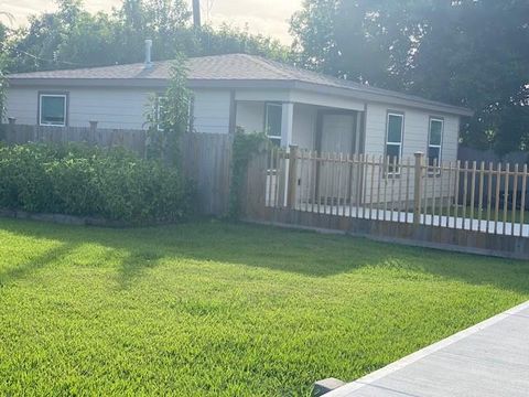 Photo of 8119 Glenbrook Drive #A, Houston, TX 77017 (MLS # 52353865)